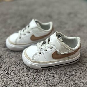 Nike White and Brown Sneakers Classic Low-Top Design